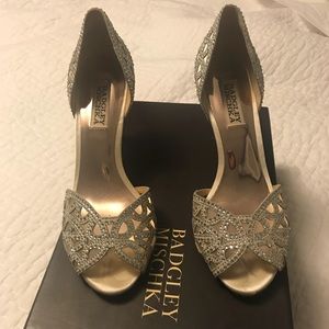 Badgley Mischka Women’s Harris Pump, Ivory. Sz 6.5